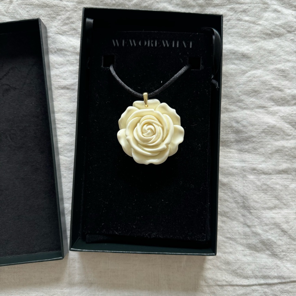 NWT We Wore What Resin Rose Choker On Black Cord, Ivory/Black
